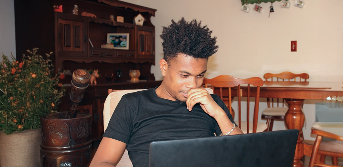 хлопчик, що думає